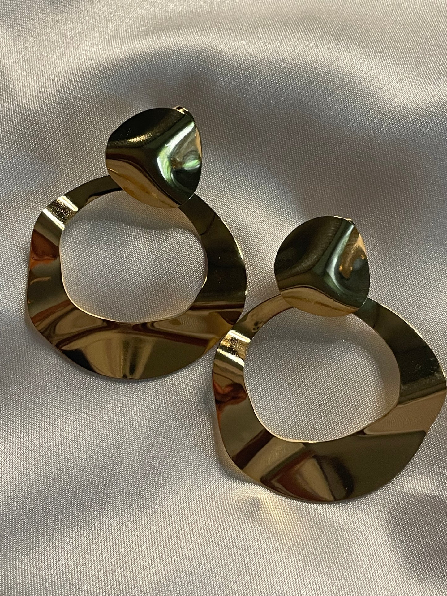Boucles d'Oreilles Dorées Cercle et Disque.
