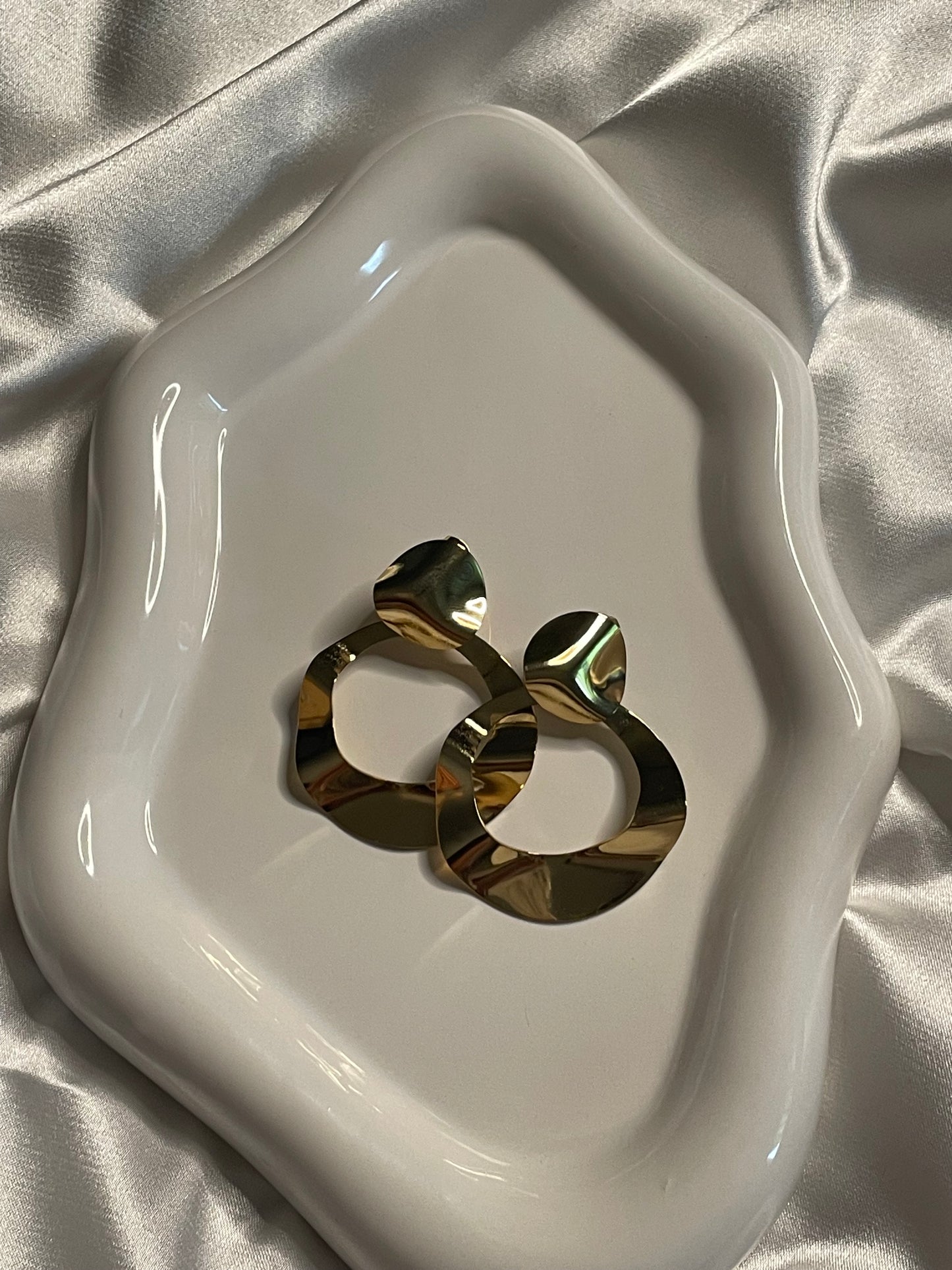Boucles d'Oreilles Dorées Cercle et Disque.