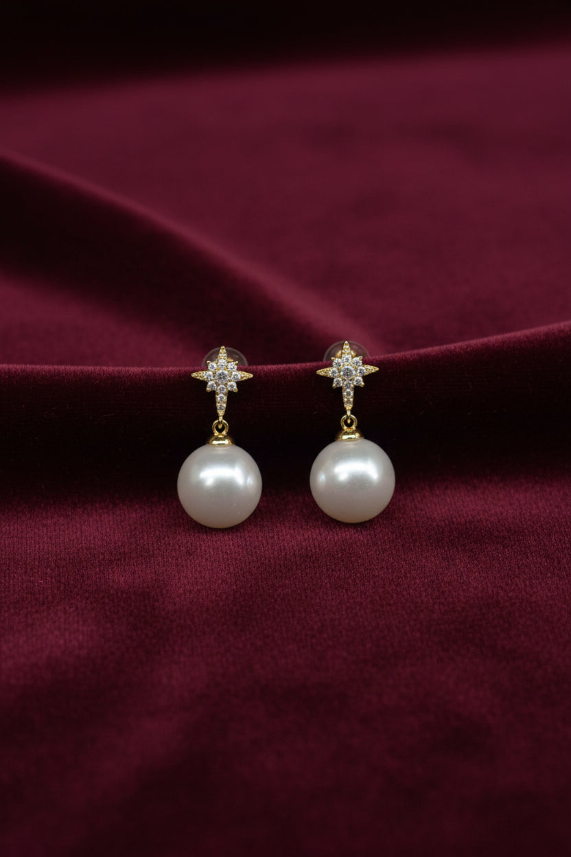 Boucles d'oreilles Élodie – Étoile dorée pavée de strass & perle nacrée