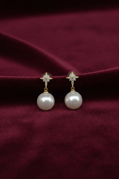 Boucles d'oreilles Élodie – Étoile dorée pavée de strass & perle nacrée