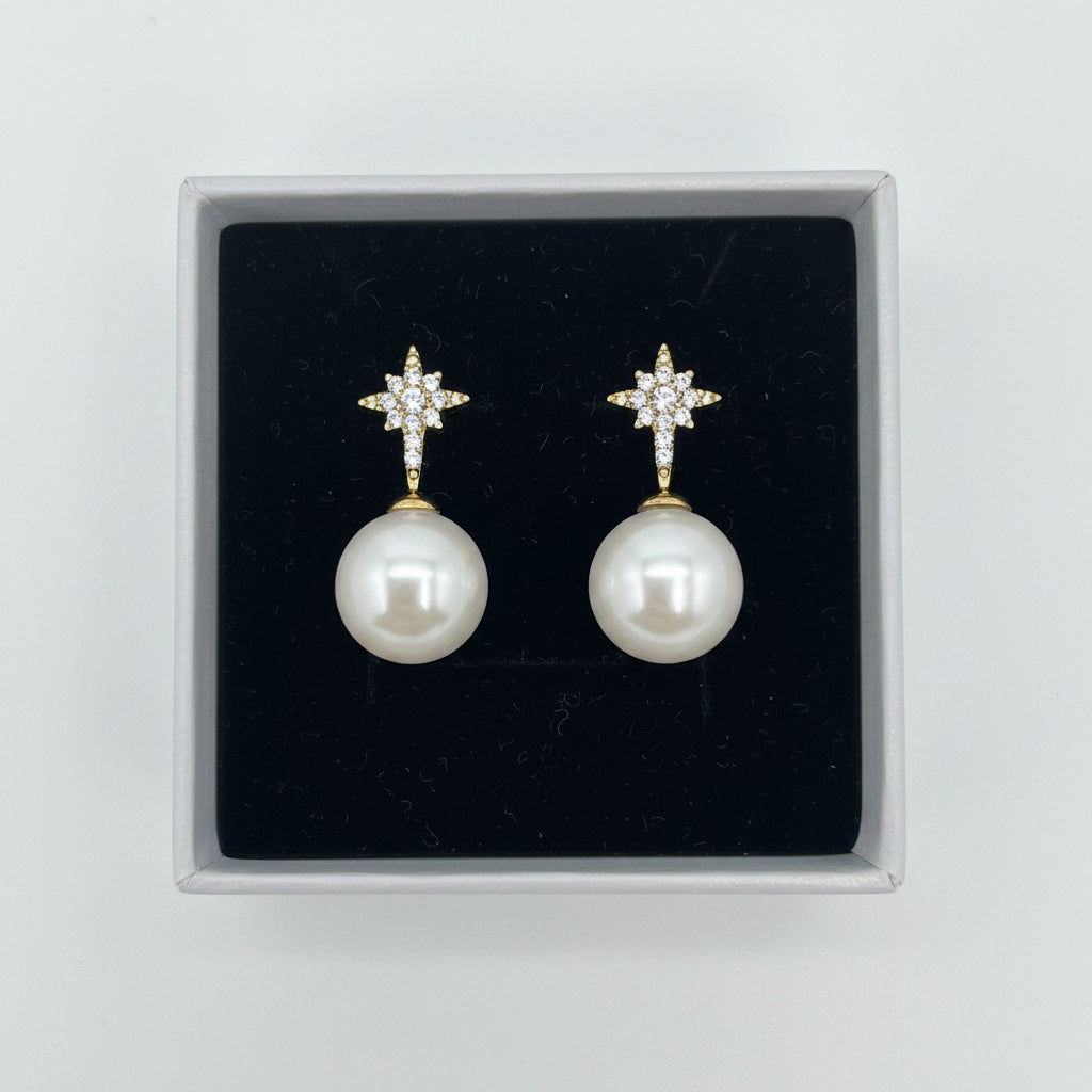 Boucles d'oreilles Élodie – Étoile dorée pavée de strass & perle nacrée