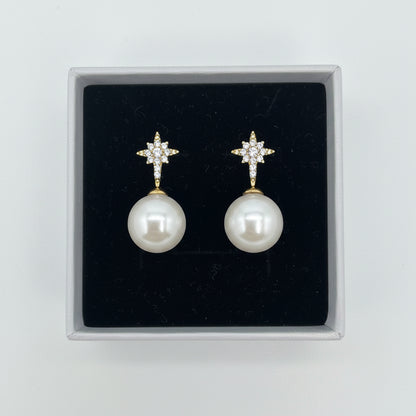 Boucles d'oreilles Élodie – Étoile dorée pavée de strass & perle nacrée