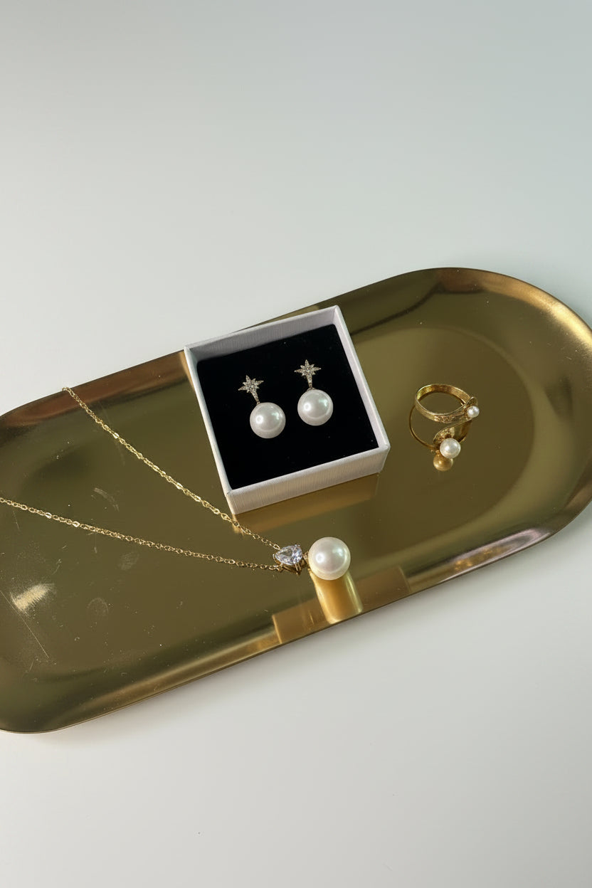 Boucles d'oreilles Élodie – Étoile dorée pavée de strass & perle nacrée