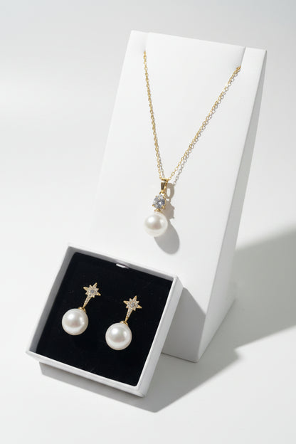 Boucles d'oreilles Élodie – Étoile dorée pavée de strass & perle nacrée