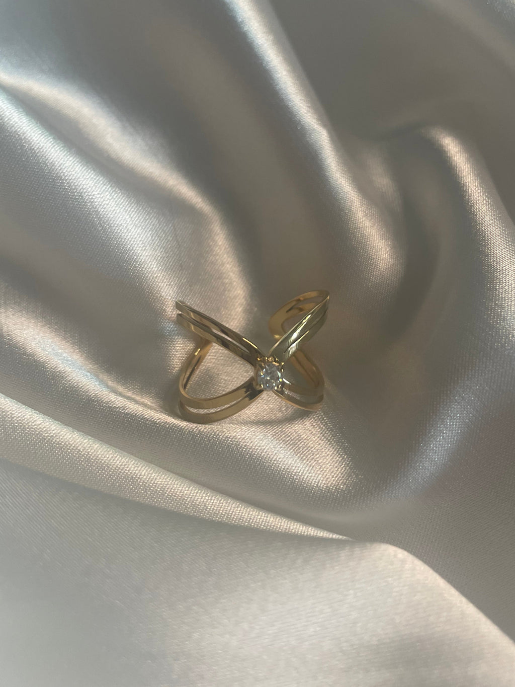 Bague Dorée Ouverte Large Creuse Fils En Croix Avec Strass