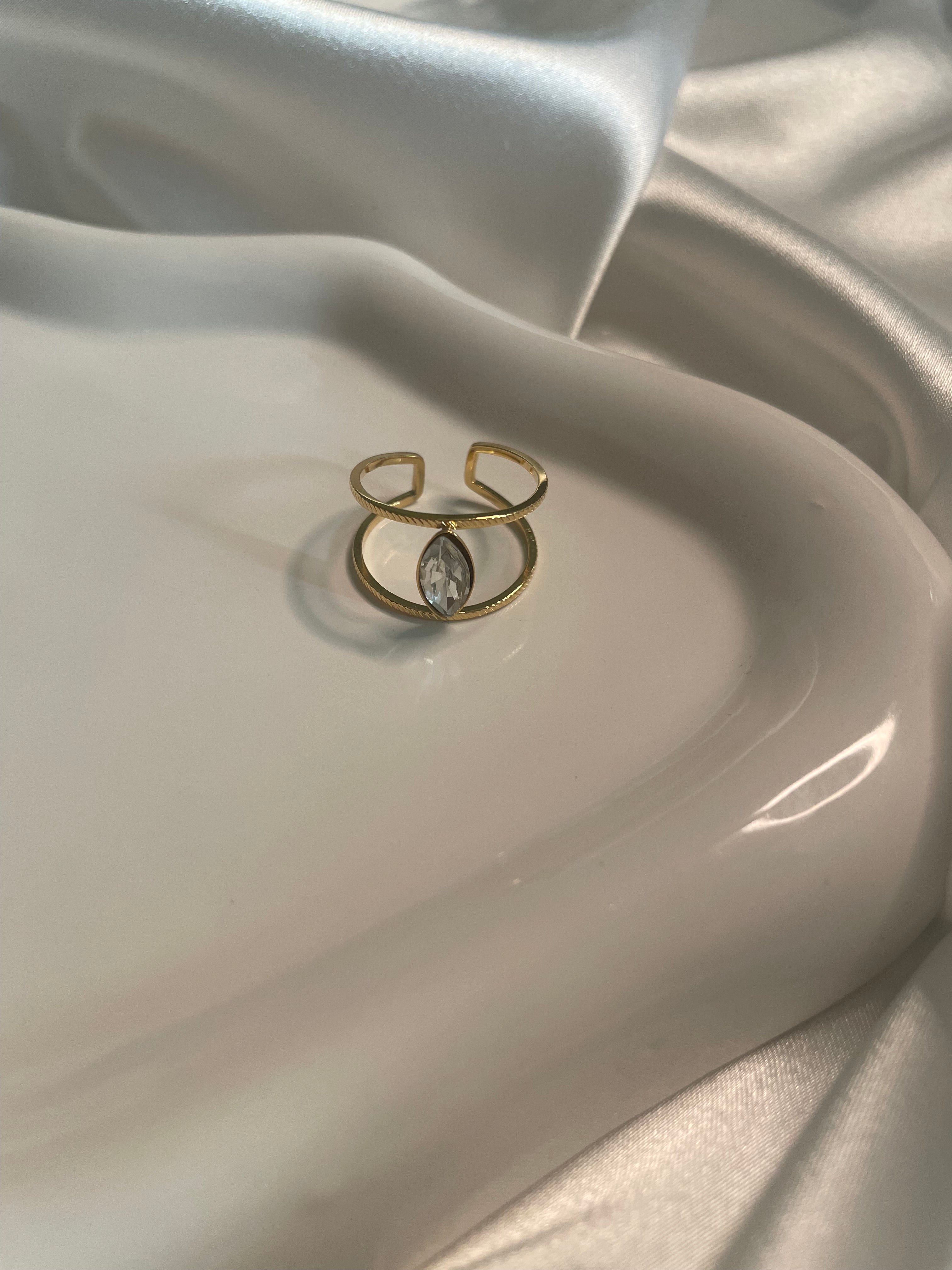 Bague Dorée Ouverte Large Creuse Avec Strass Goutte