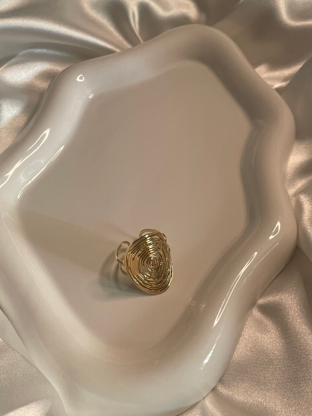 Bague Dorée Plaque Motif Rose