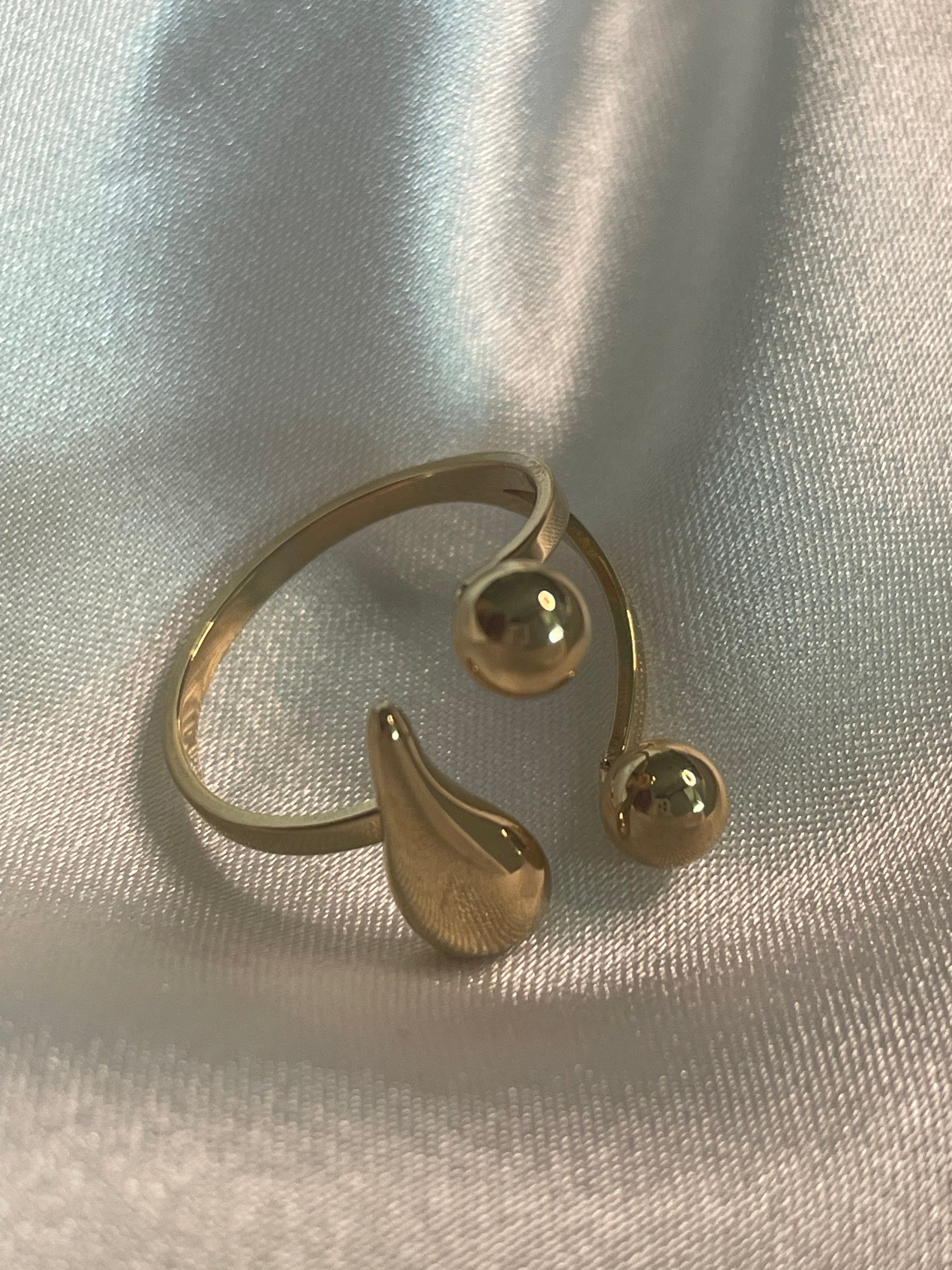 Bague Dorée Boules Et Goutte Sur pointes.