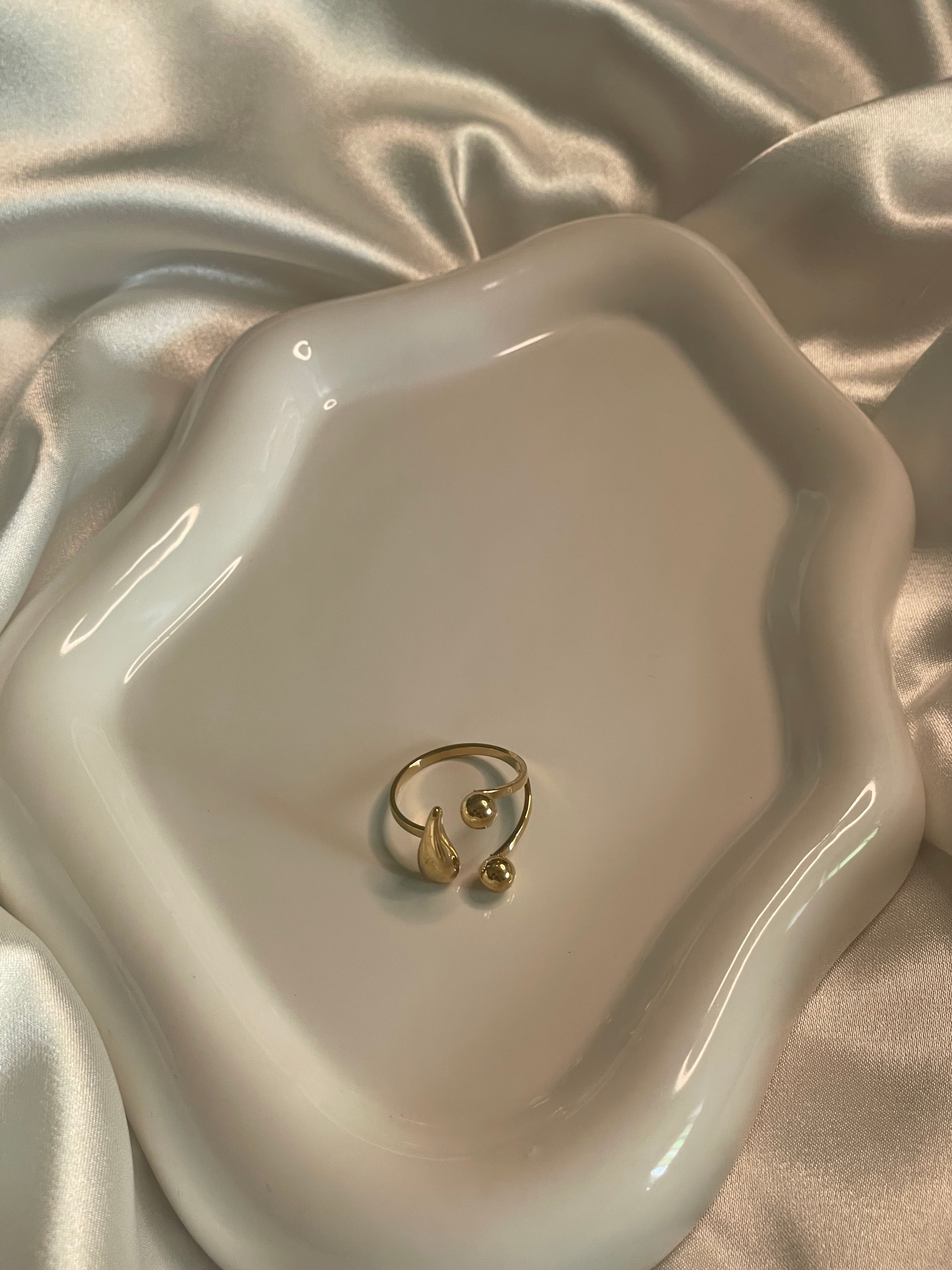 Bague Dorée Boules Et Goutte Sur pointes.