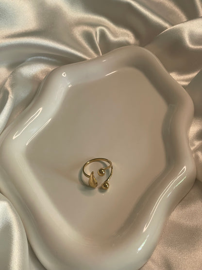 Bague Dorée Boules Et Goutte Sur pointes.
