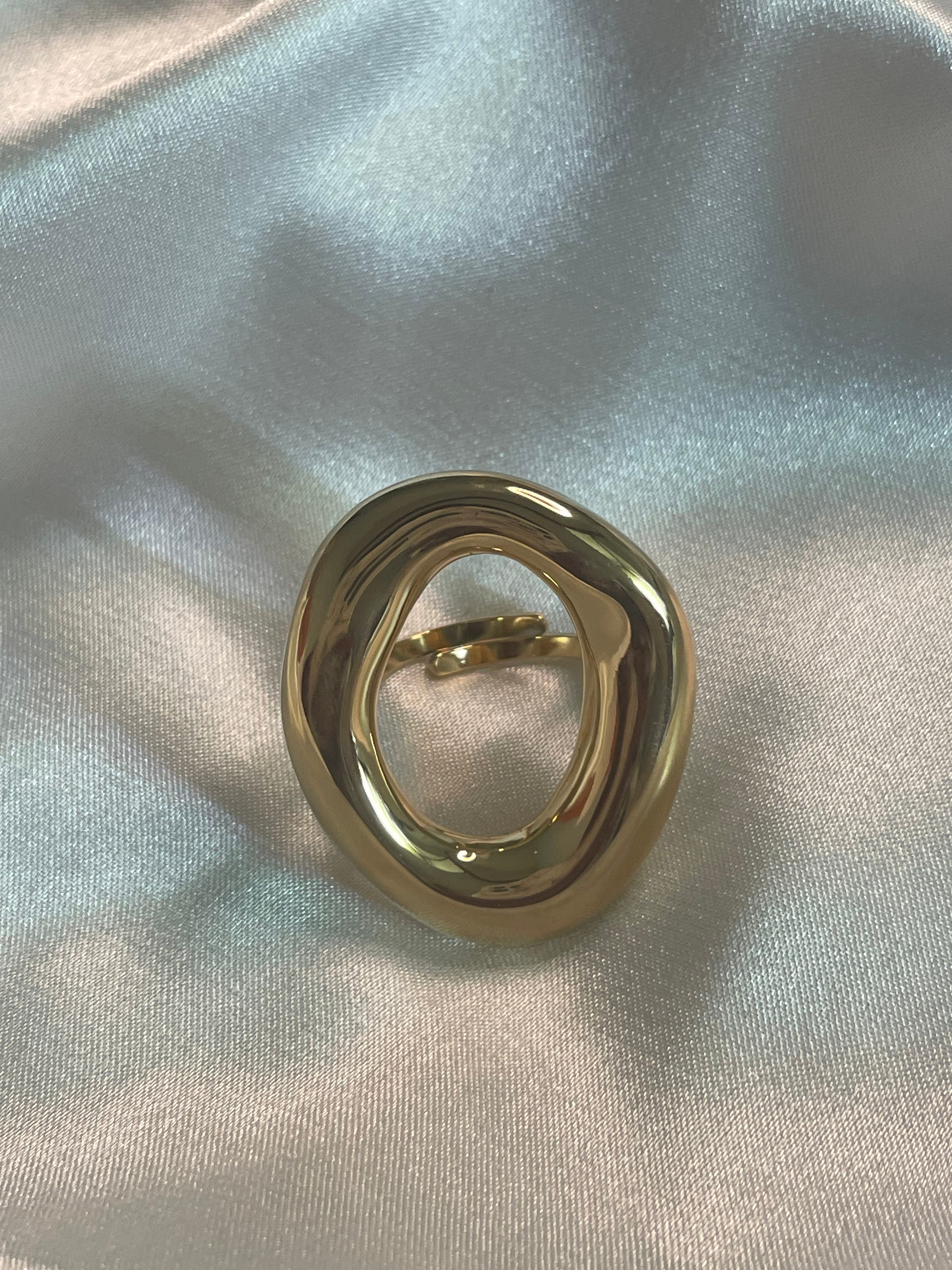 Bague Dorée Avec Gros Anneau Irrégulier 3cm longueur externe