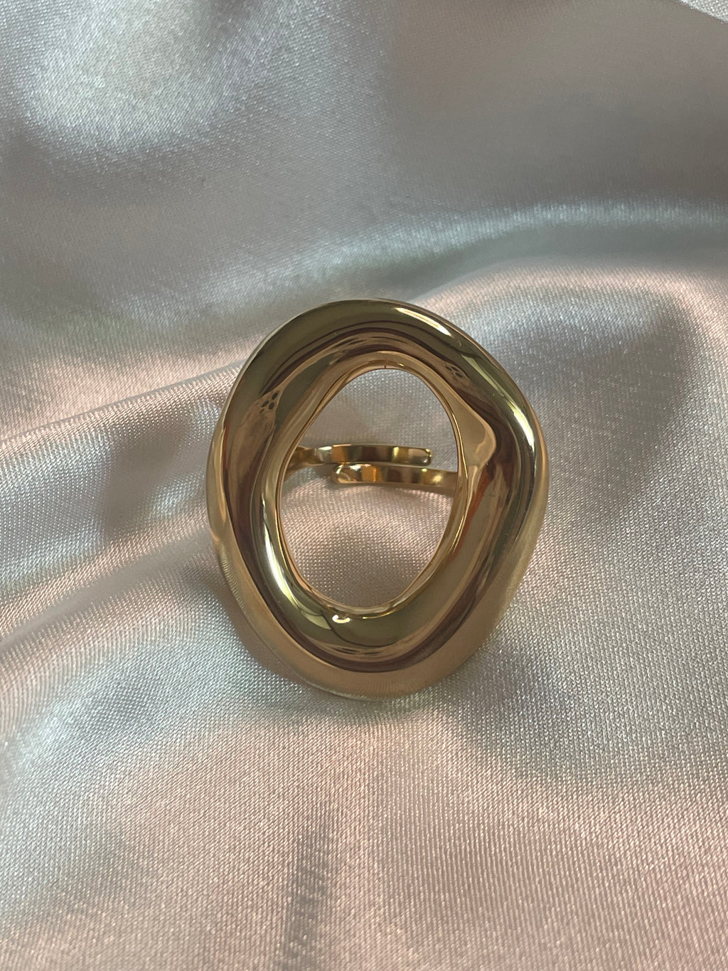 Bague Dorée Avec Gros Anneau Irrégulier 3cm longueur externe