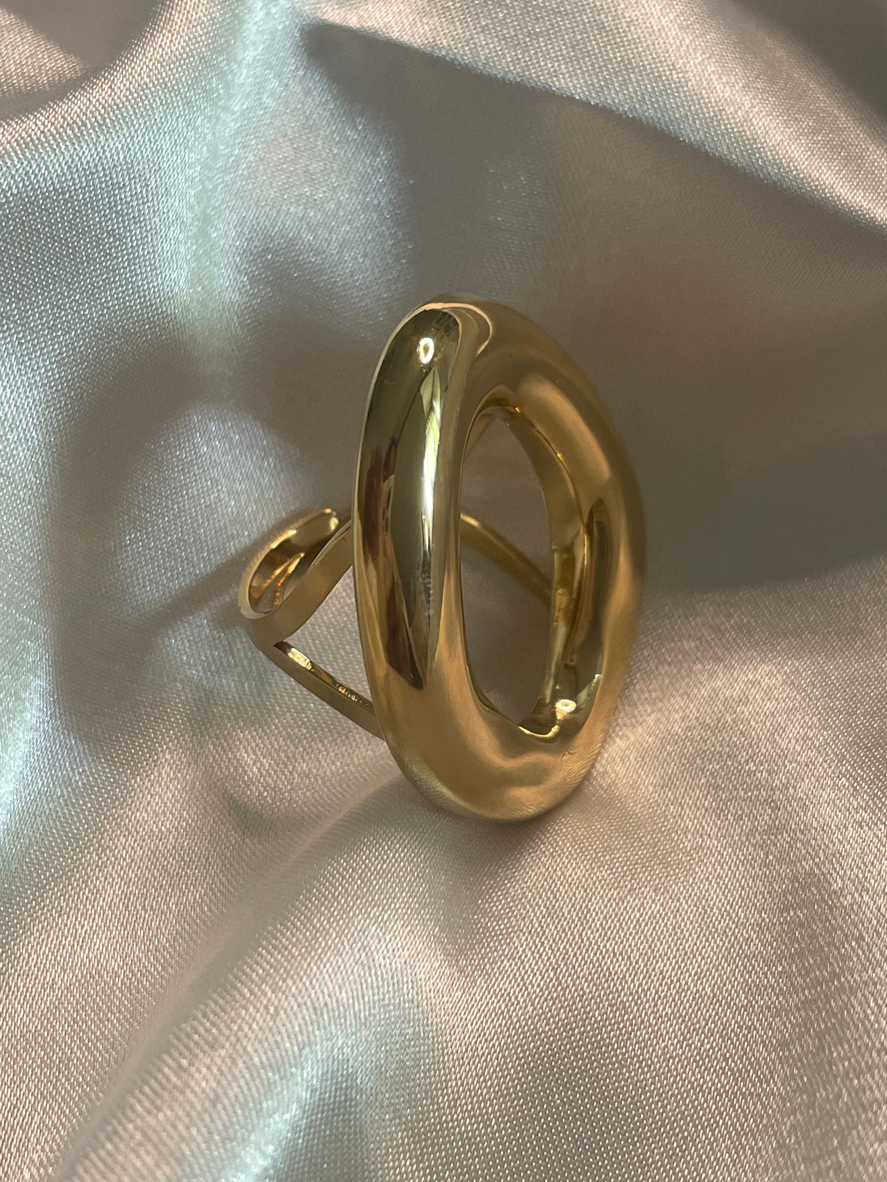 Bague Dorée Avec Gros Anneau Irrégulier 3cm longueur externe