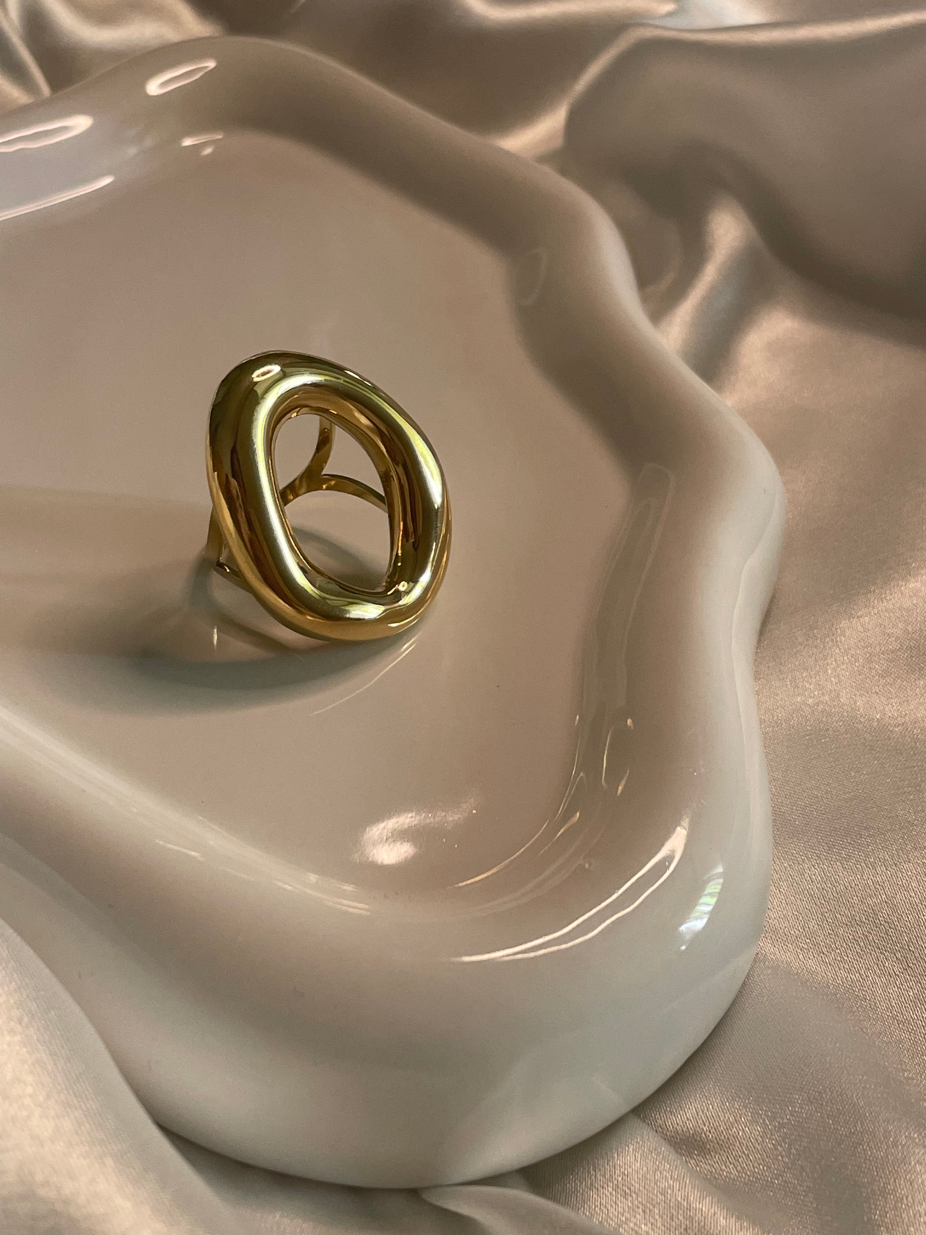 Bague Dorée Avec Gros Anneau Irrégulier 3cm longueur externe