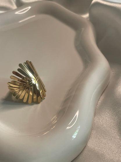 Bague Dorée Feuilles de Plumes Brillantes