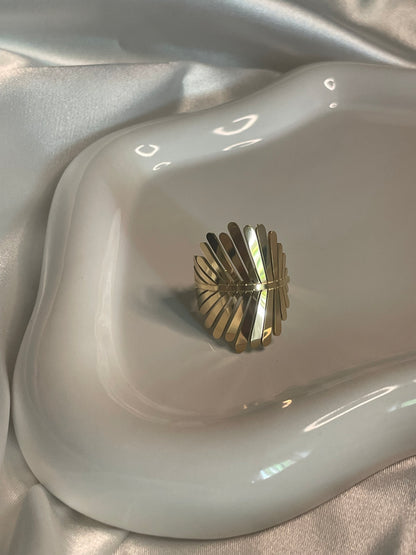 Bague Dorée Feuilles de Plumes Brillantes