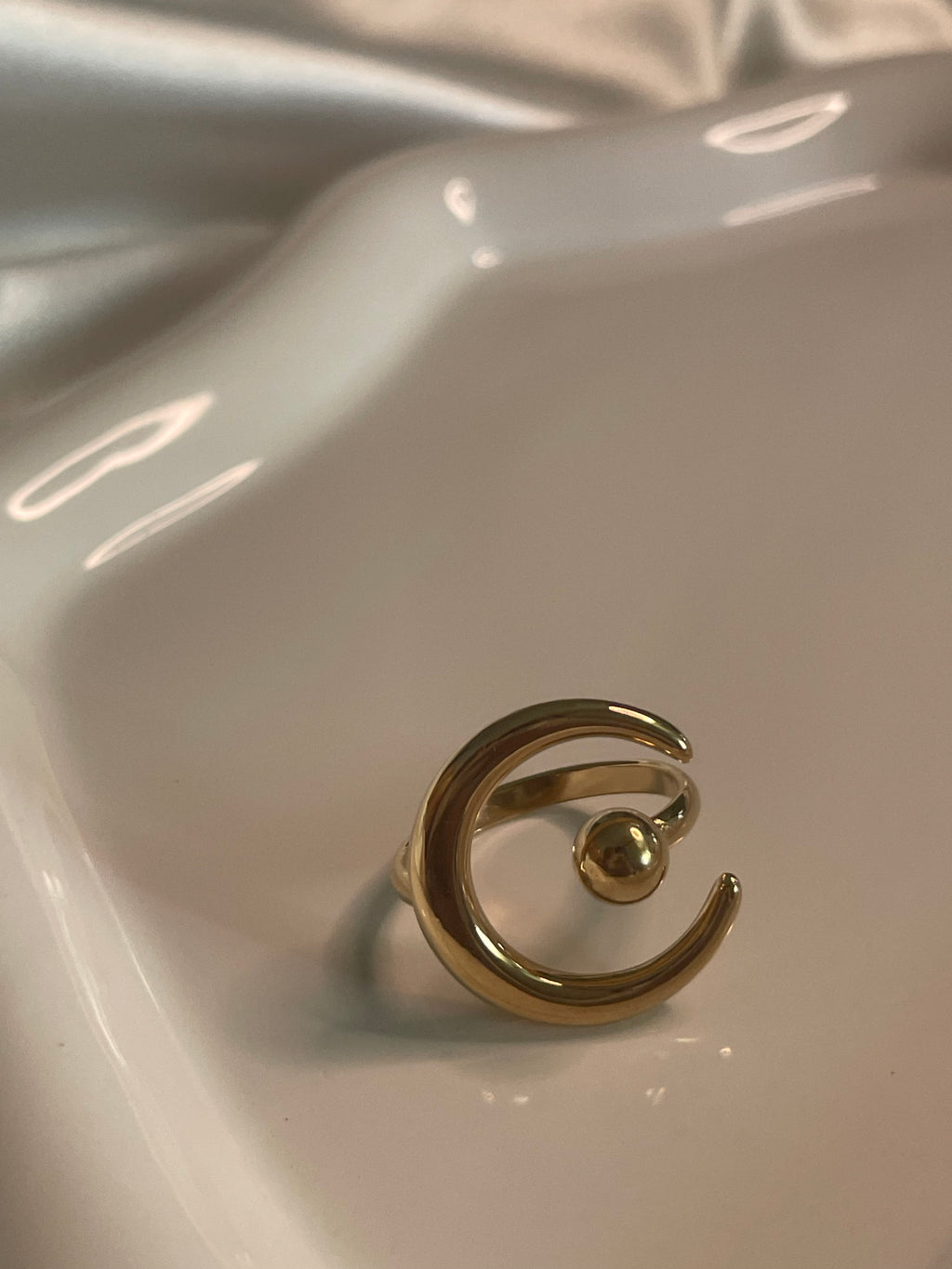 Bague Dorée Ouverte Lune Et Boule Brillante