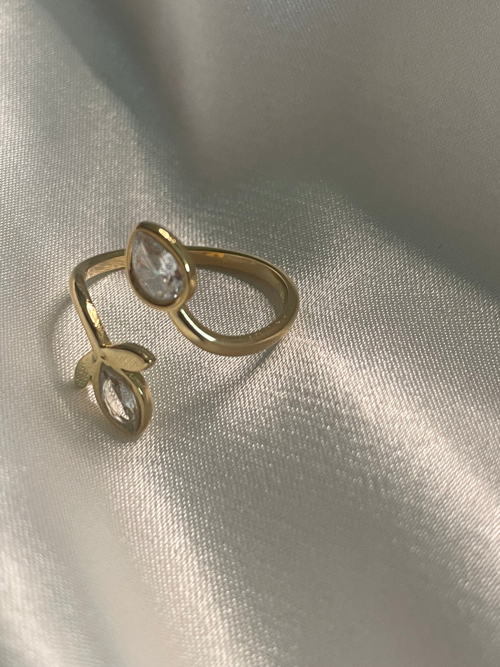 Bague Dorée Spirale Fleur Et Feuille Avec Strass