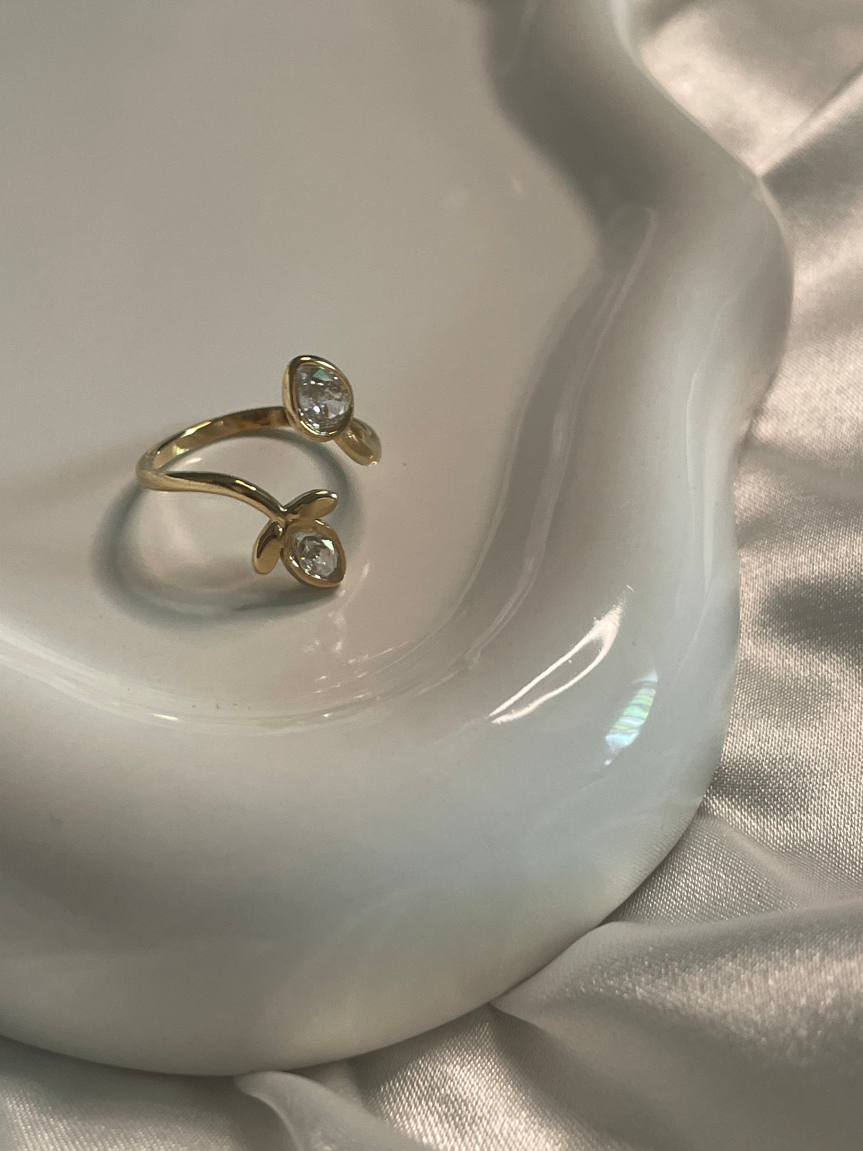 Bague Dorée Spirale Fleur Et Feuille Avec Strass