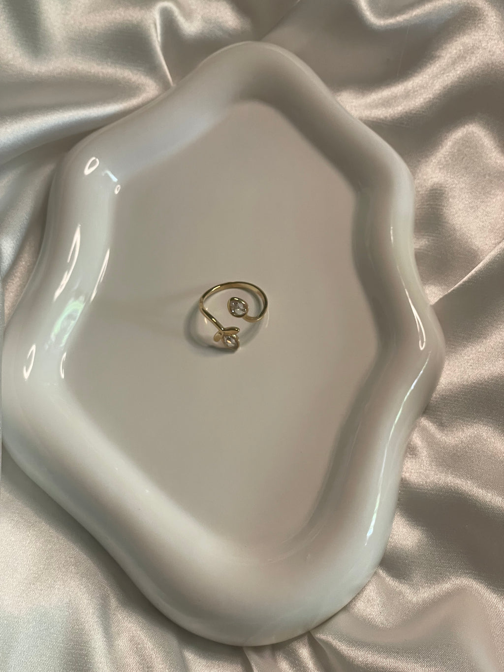 Bague Dorée Spirale Fleur Et Feuille Avec Strass