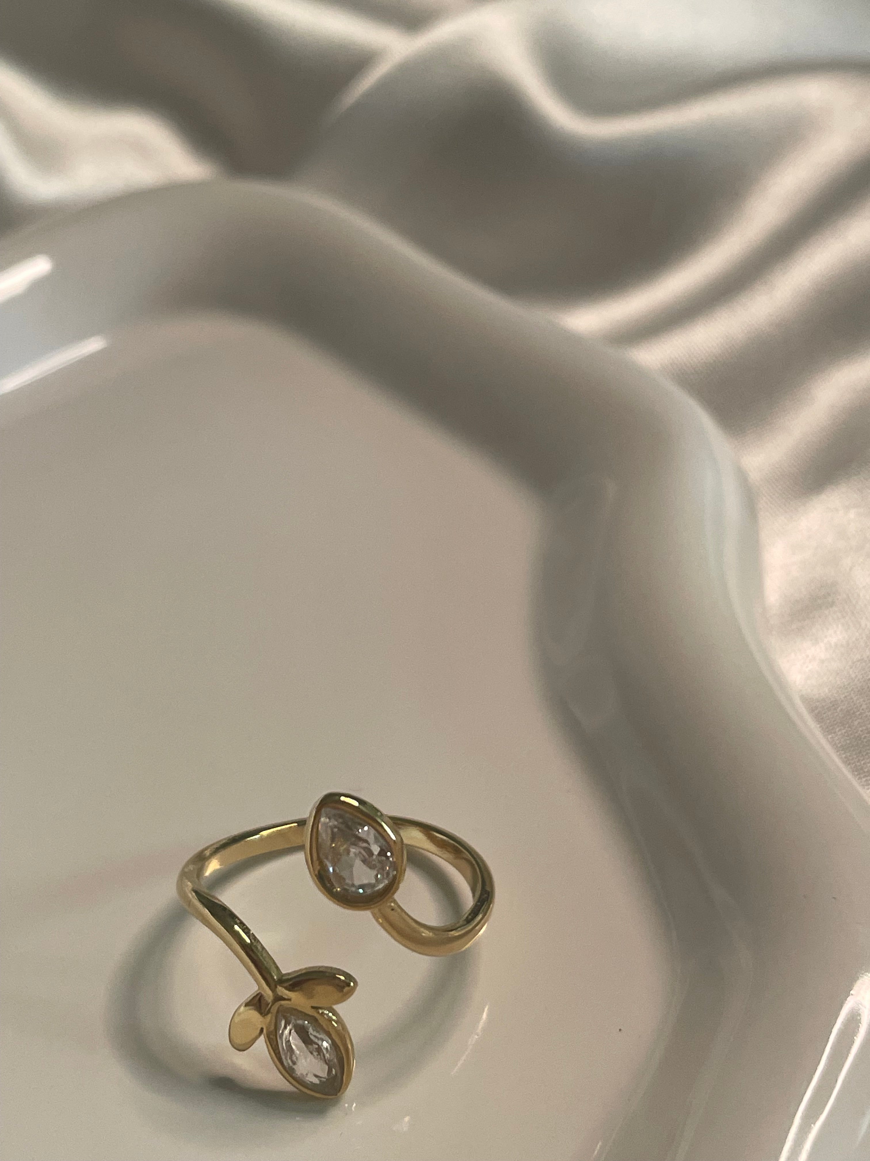 Bague Dorée Spirale Fleur Et Feuille Avec Strass