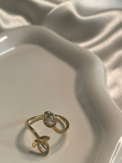 Bague Dorée Spirale Fleur Et Feuille Avec Strass