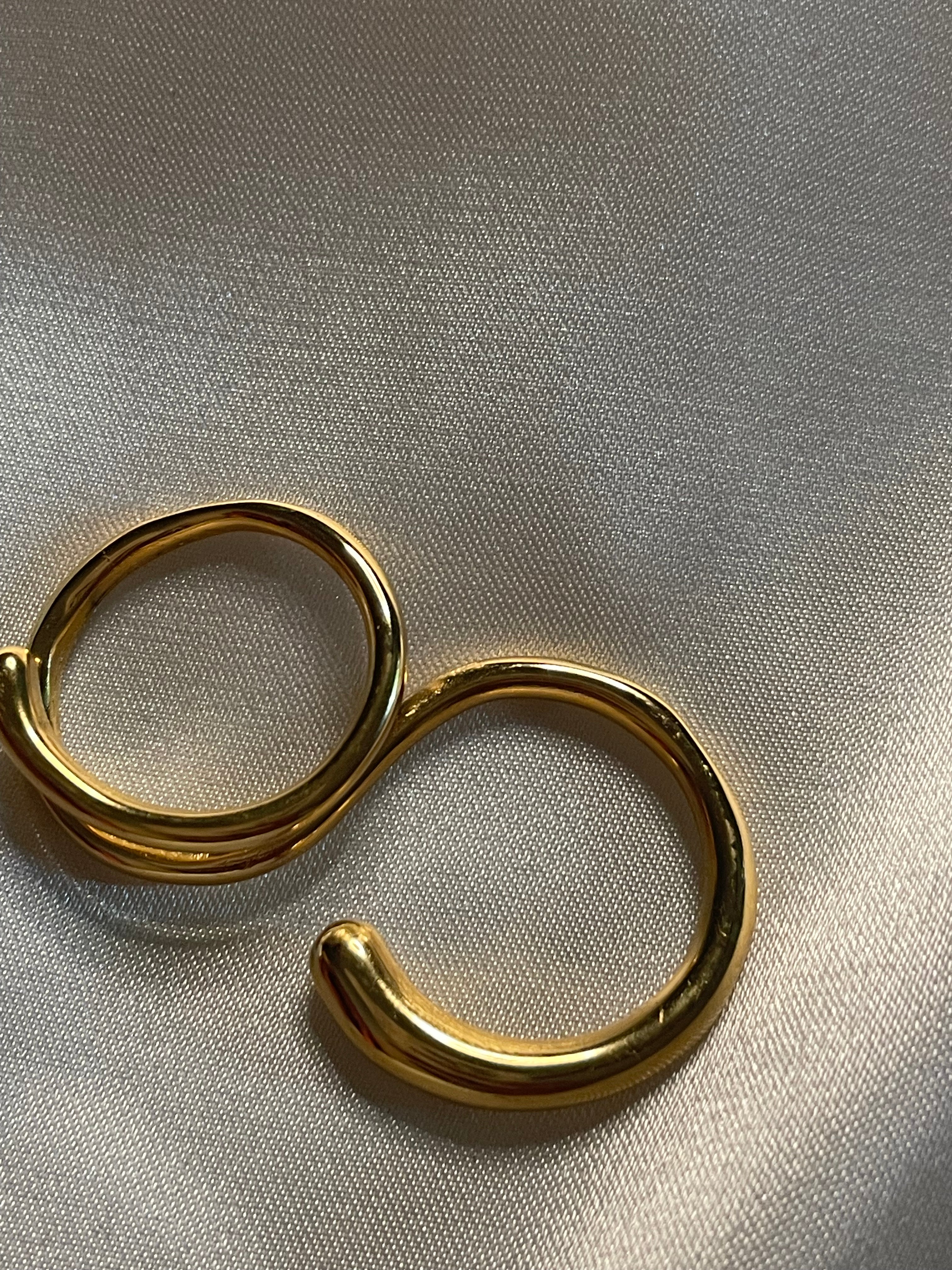 Bague Dorée à Porter sur Deux Doigts