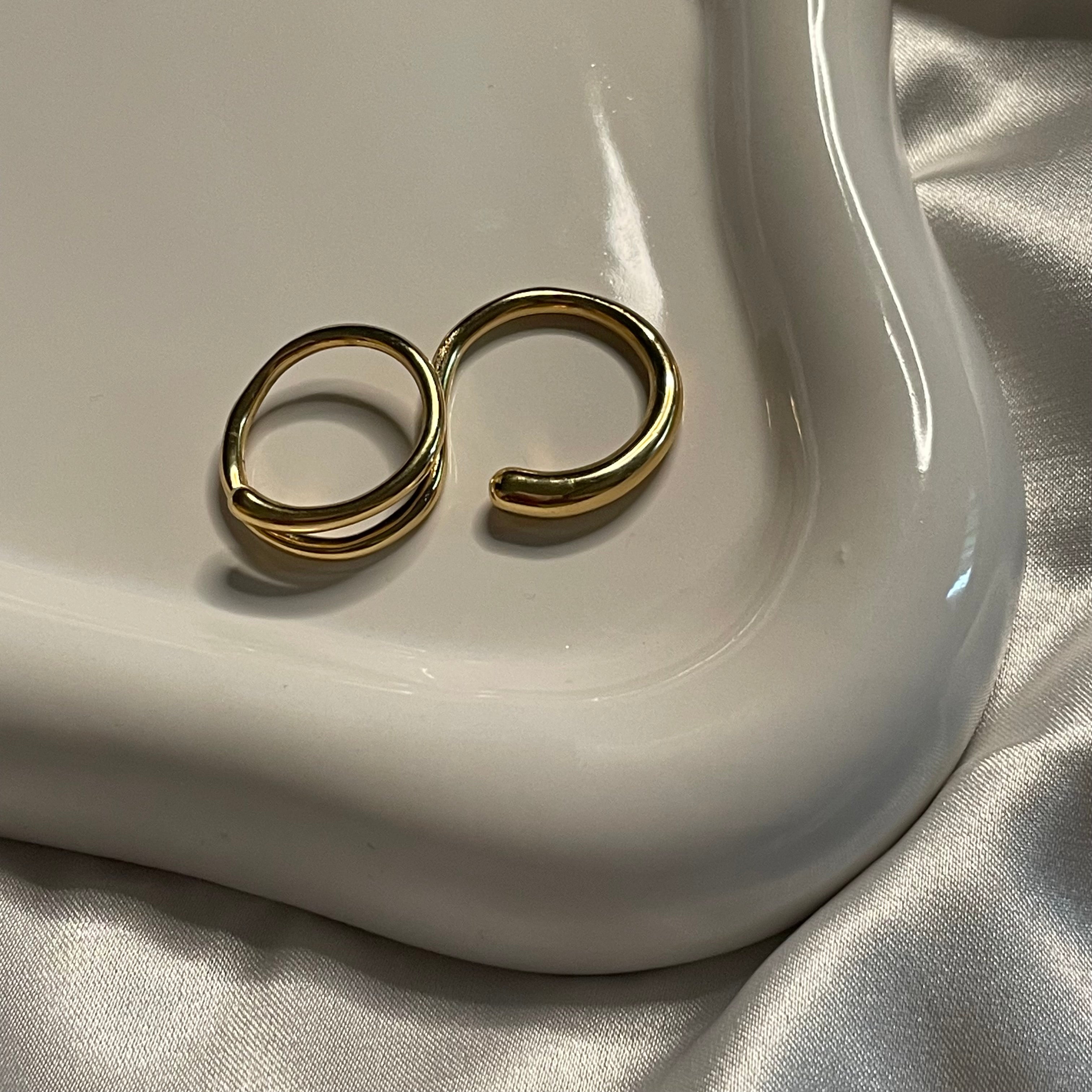 Bague Dorée à Porter sur Deux Doigts