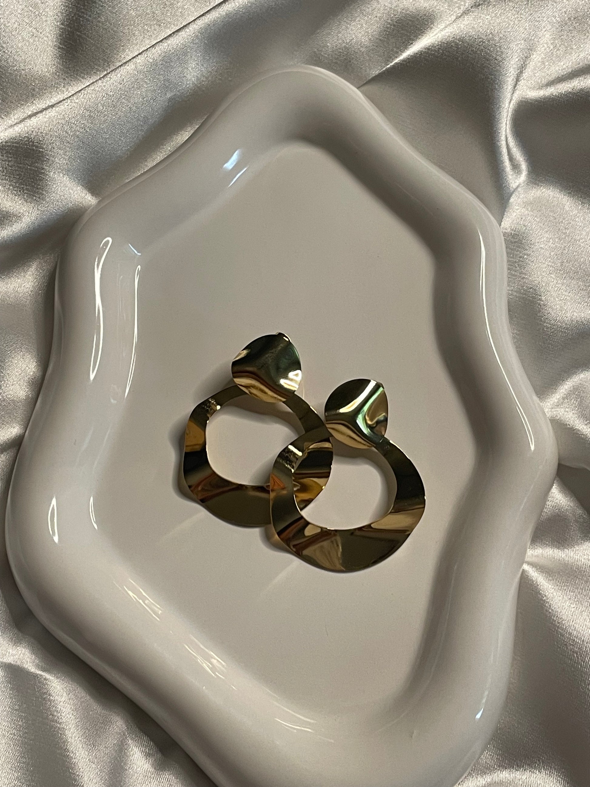 Boucles d'Oreilles Dorées Cercle et Disque.