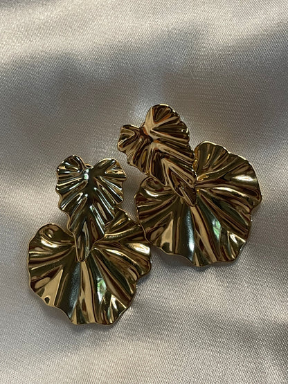 Boucles d'Oreilles Dorées Double Feuilles Ondulées Brillantes