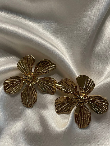 Boucles d'Oreilles Fleur Scintillante Dorée.