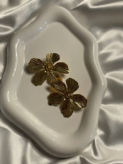 Boucles d'Oreilles Fleur Scintillante Dorée.