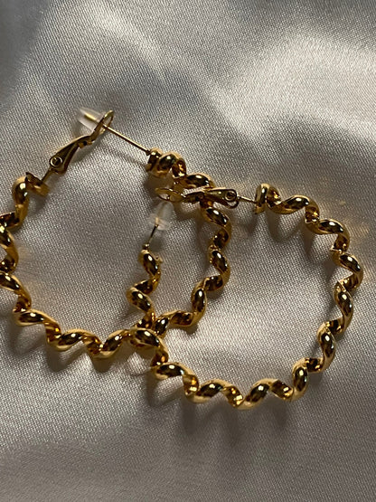 Boucles d'Oreilles Dorées Créoles Bobines Spirales Brillantes.