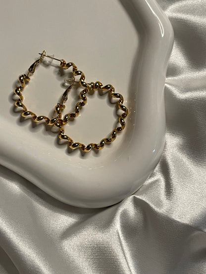 Boucles d'Oreilles Dorées Créoles Bobines Spirales Brillantes.