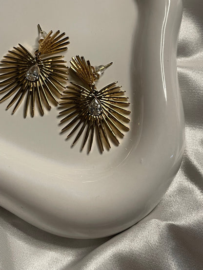Boucles d'Oreilles Dorées Avec Pendentifs Soleils Incrustés de Strass