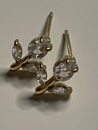 boucles d'oreilles à puces dorées fleurs