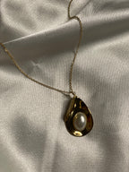 Collier Doré Avec Pendentif Disque Goutte Ondulé Brillant Orné de Perle