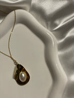 Collier Doré Avec Pendentif Disque Goutte Ondulé Brillant Orné de Perle