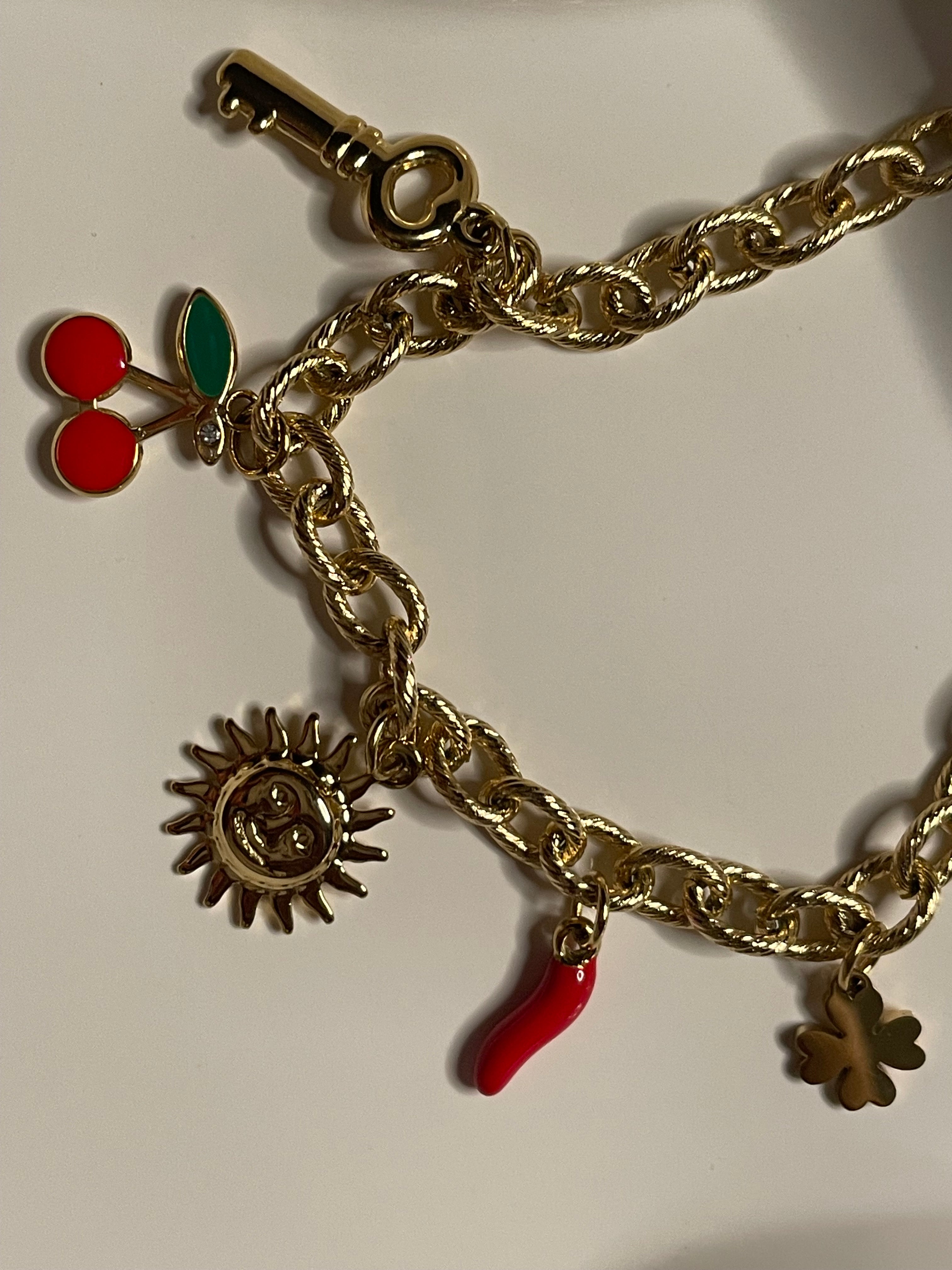 Collier doré maille avec pendentif soleil et cerise