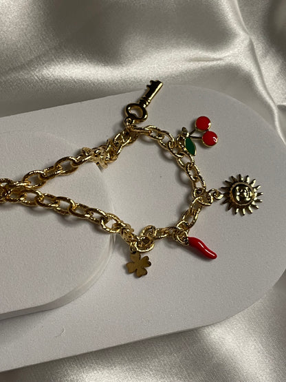 Collier doré maille avec pendentif soleil et cerise