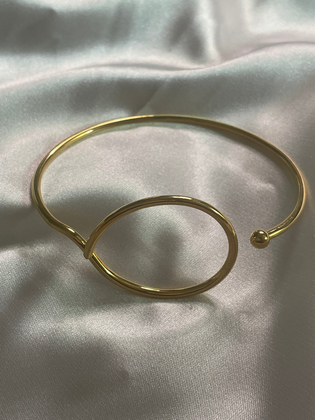 Bracelet Doré Jonc Cercle Ouvert Et Boule Ajustable.