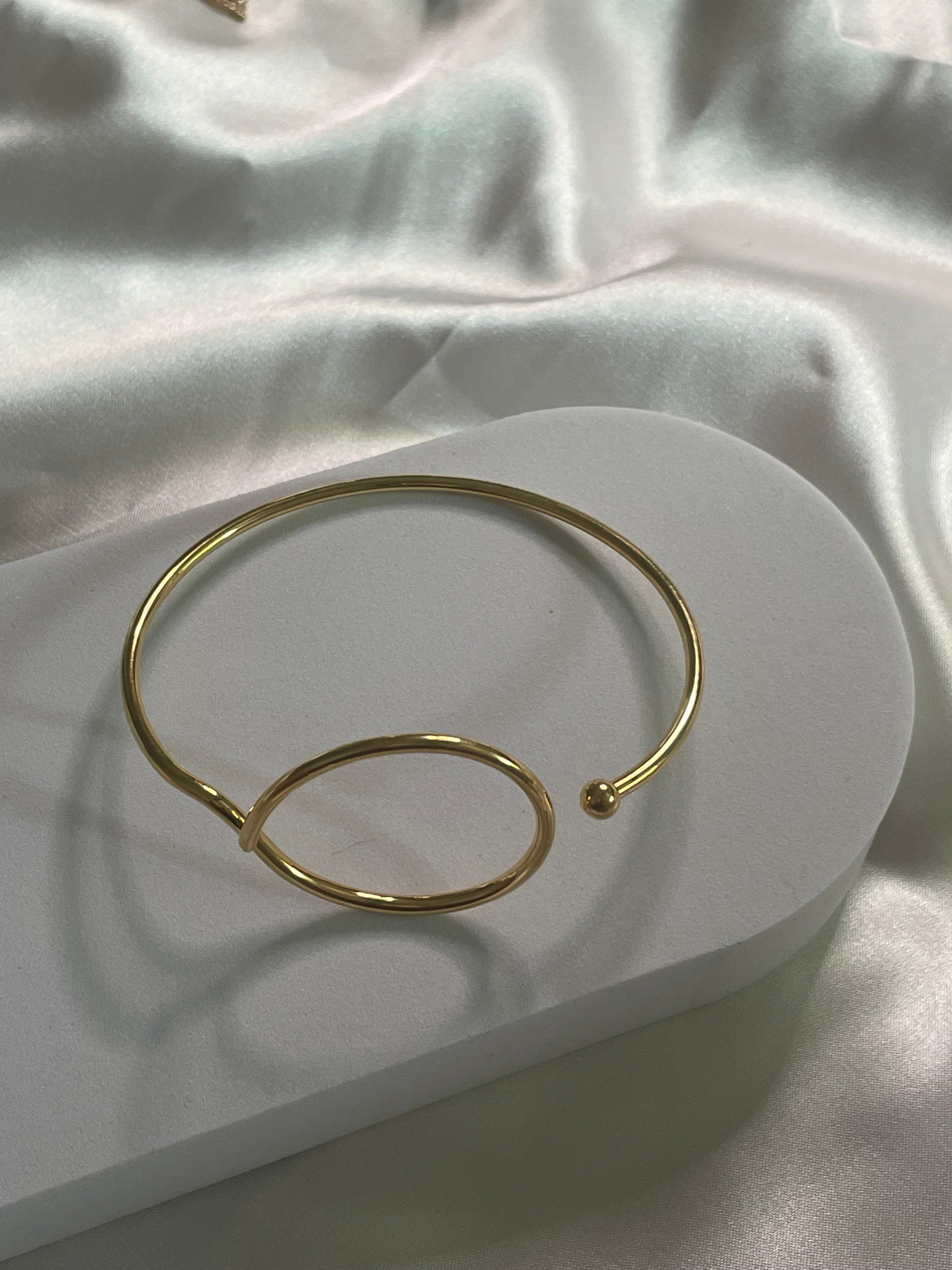 Bracelet Doré Jonc Cercle Ouvert Et Boule Ajustable.