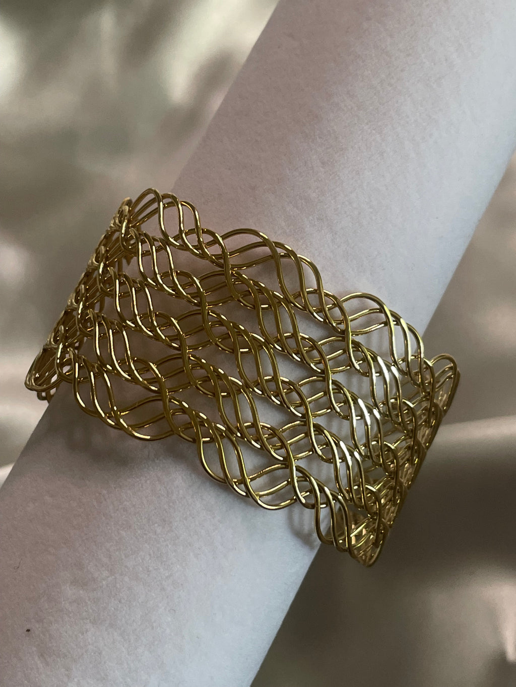 Bracelet Doré Manchette Ouverte Tressée Ondulée