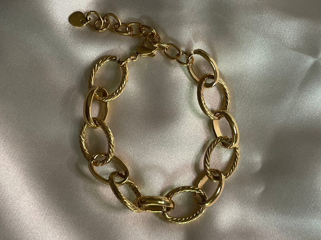 Bracelet Doré Large Maillons Lisses Et Tressés.