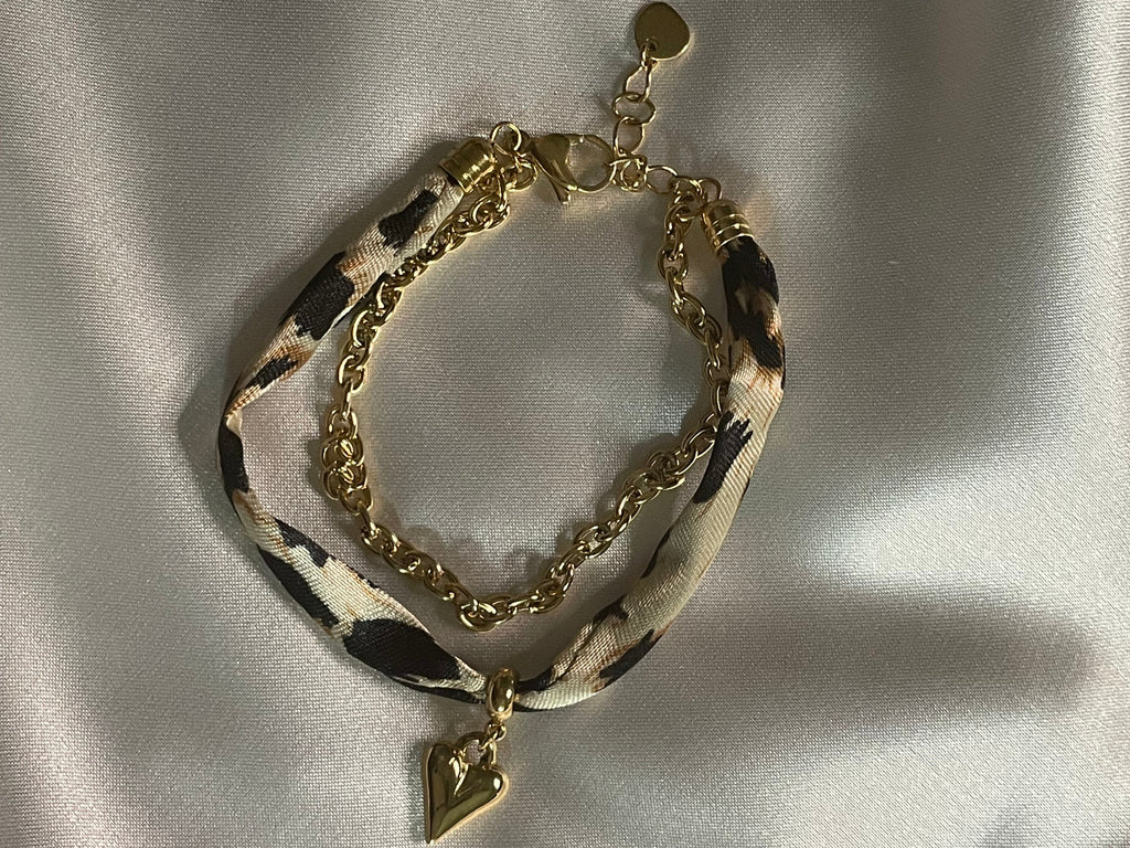 Bracelet Tissu Motif Animalier Léopard et Chaîne Dorée Avec Pendentif Coeur
Prix habituel€3,80 EUR