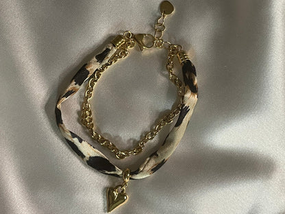 Bracelet Tissu Motif Animalier Léopard et Chaîne Dorée Avec Pendentif Coeur
Prix habituel€3,80 EUR