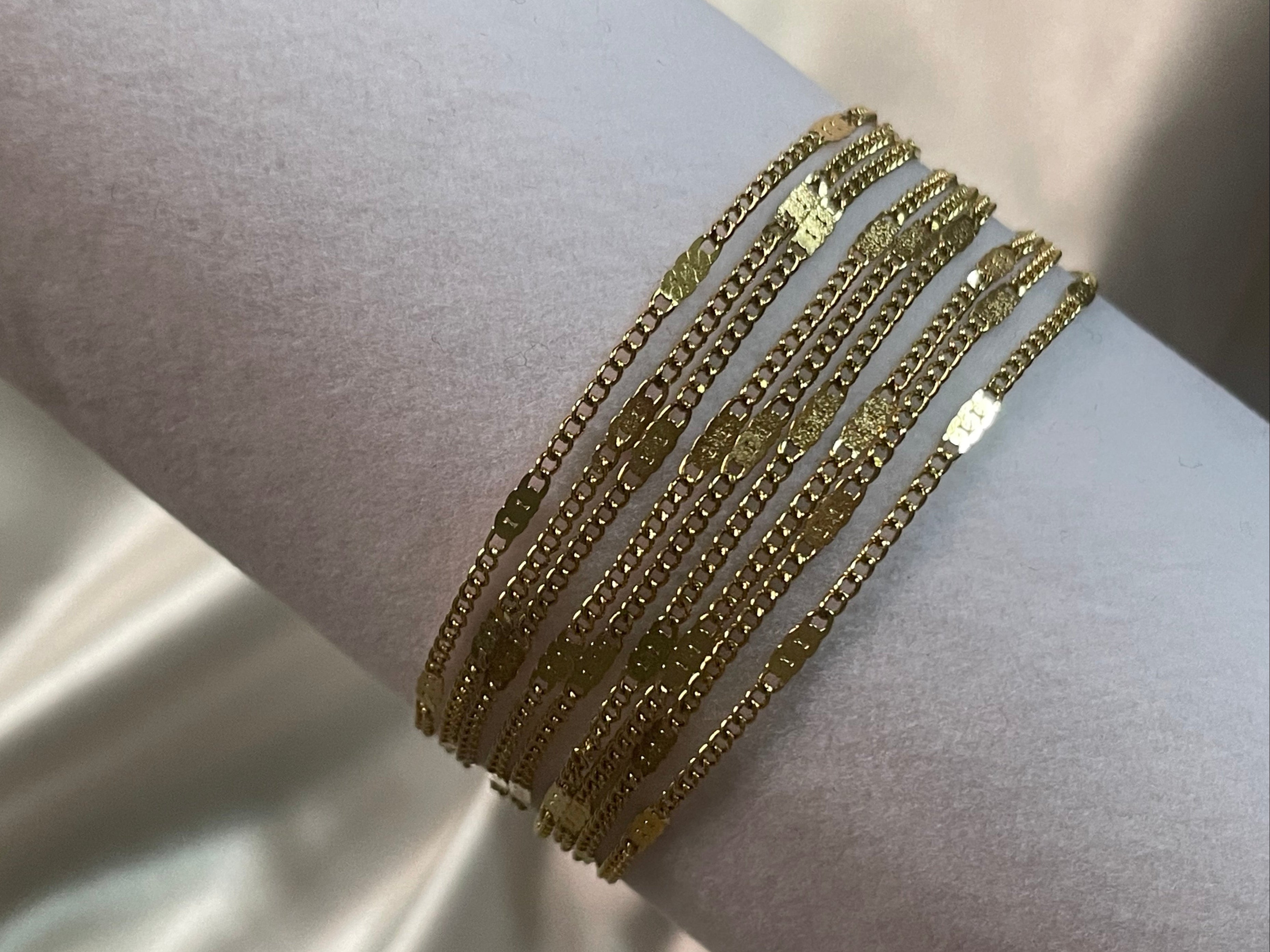 Bracelet doré avec multi chaînes reliées
