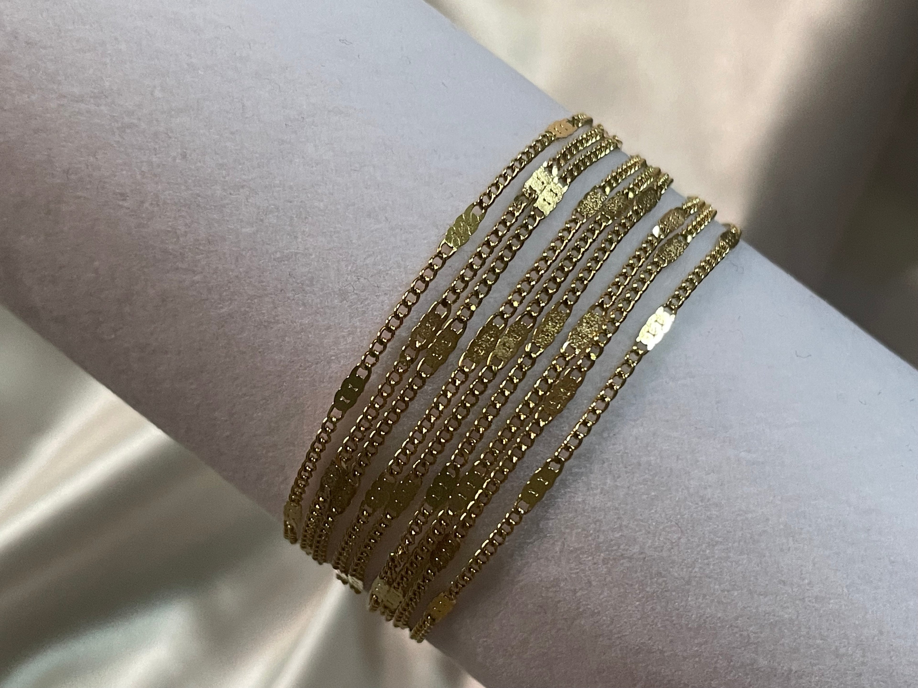 Bracelet doré avec multi chaînes reliées
