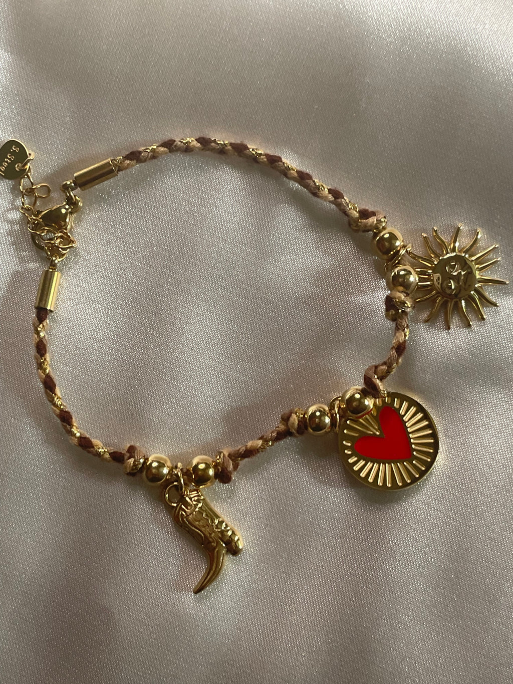 Bracelet Doré Tressé Marron Avec Pendentifs Soleil Cœur Et Botte